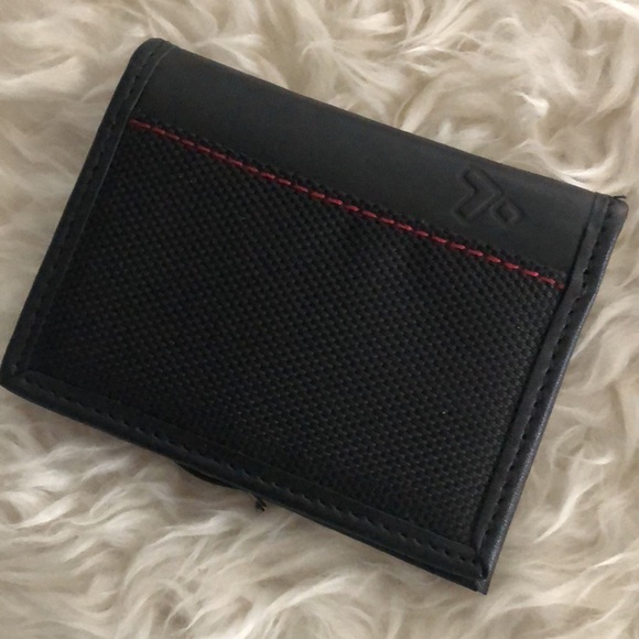 NewTRAVELON RFID Mens Black BI-FOLD WALLET 4x3 NWOT - Picture 2 of 13